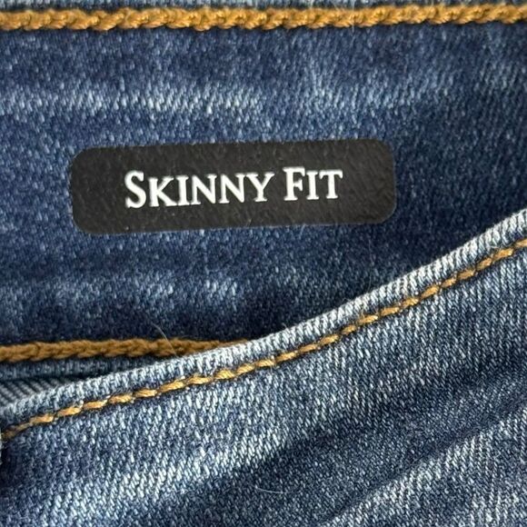 Judy Blue Upcycled Distressed Busted Knee Tapered Leg Raw Hem Crop Jeans Sz 16W - Picture 8 of 10